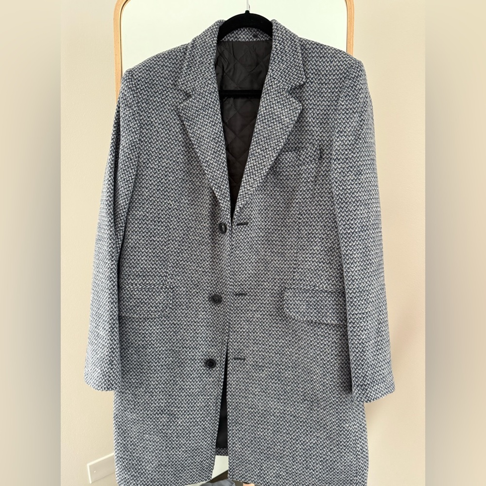 One time used, long coat 70% cashmere and 30% wool, from Europe. Size L